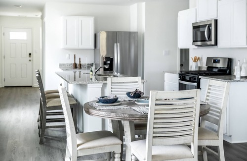 Gonzales House | Modern 3-br 2bth house w/WiFi & AC in heart of Gonzales, next to Baton Rouge