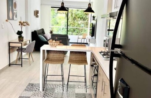 Cali Condo | Modern 301 apartment w/AC + Parking