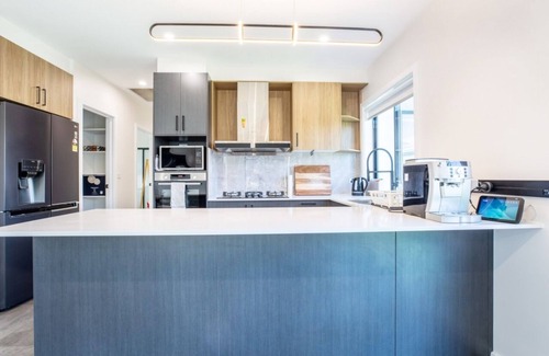 Throsby House | Modern 3B house, pet friendly close nature reserve