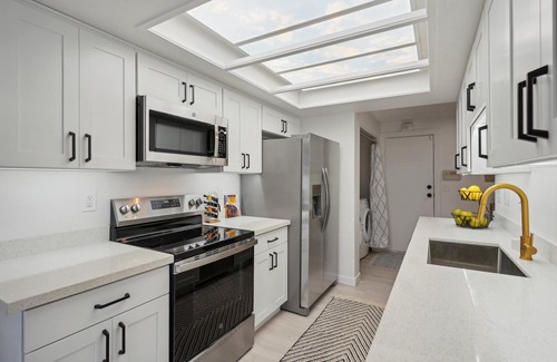 Auburn House | Modern 3bd, 2.5 bath townhome, AC, WiFi, across from Muckleshoot Casino, parks