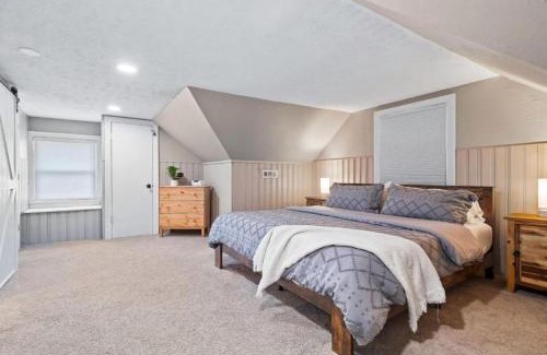 Parma Heights House | Modern 3Bed Home Near CLE With Private Backyard