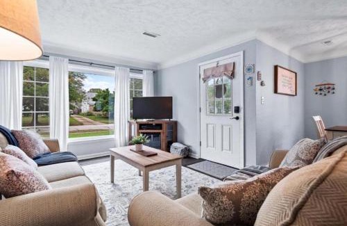 Parma Heights House | Modern 3Bed Home Near CLE With Private Backyard