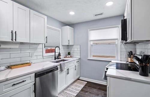 Parma Heights Apartment | Modern 3Bed Home Near CLE With Private Backyard