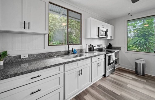 Hilo House | Modern 3BR/1B house in Hilo