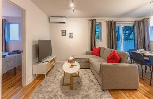 Laval-des-Rapides Apartment | Modern 3BR 4beds apartment AC WiFi Free Parking