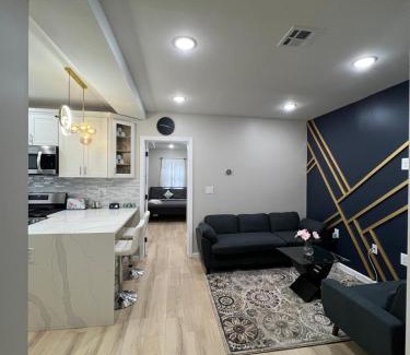 West Side Apartment | Modern 3BR and Office Near NYC With Parking - Sleeps 7