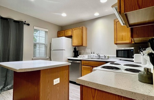 Harwood Lane Condo | Modern 3BR Townhome - Whitewater Center + Roku TVs