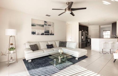 Port Saint Lucie House | Modern 4 Bdr Home near Tradition Town Center