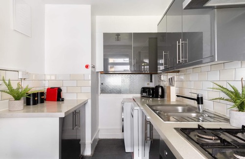 Cathedrals Apartment | Modern 4 Bed Apartment next to Borough Station