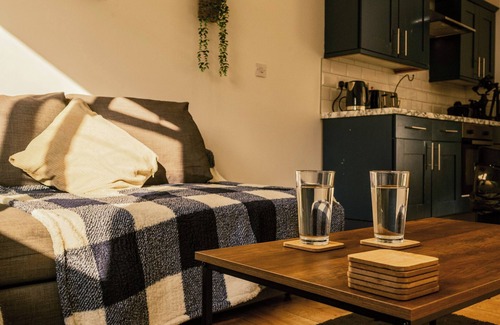Adamsdown Apartment | Modern 4 Bed Apartment w/Parking, Near City