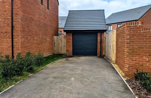 Llanwern House | Modern 4 bed house in Newport home away from home