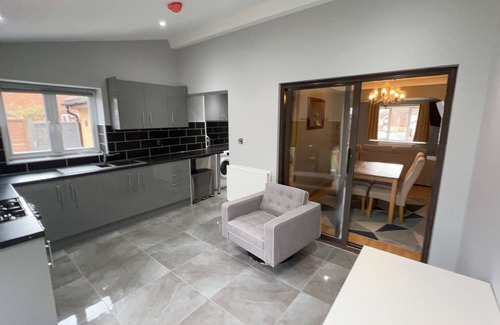 Stevenage House | Modern 4 bed house Stevenage 22mins from London King’s Cross.