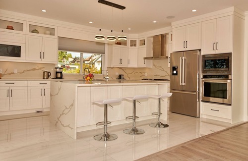 Gibsons House | Modern 4-bedroom house with ocean& mountain view
