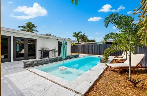Imperial Point Apartment | Modern 4Bedroom-2Bath Family POOL House 5 mins Lauderdale-by-the-Sea & Pompano Beaches