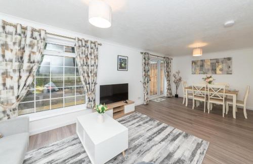 Reading Apartment | Modern 4Bedroom House Bath Road Reading