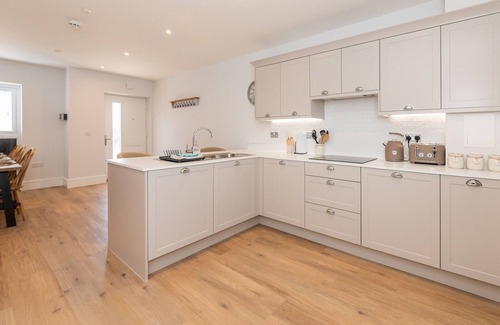 Reading House | Modern 4BR New Home near Biz Park & Station | Pass the Keys