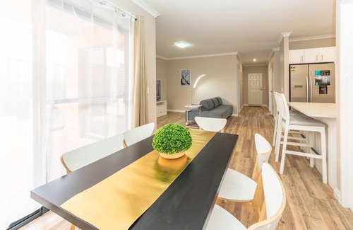Cloverdale House | Modern 4X2 Perth house near Stadium/Casino/Airport