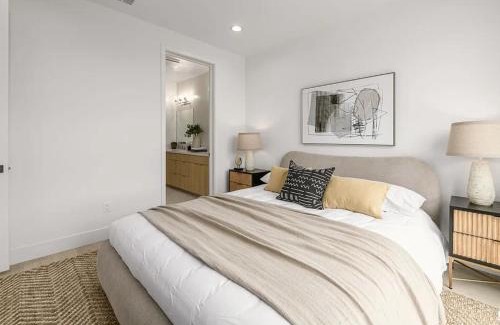 Los Angeles Apartment | Modern 5-bedroom House FREE parking