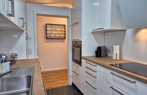 Schwieberdingen Apartment | Modern 5-room apartment with roof terrace and conservatory