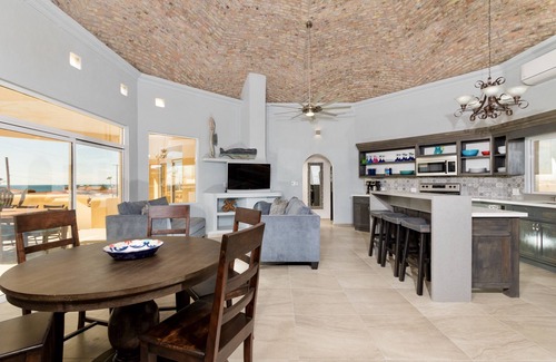 Las Conchas House | MODERN 5 Star Home in Las Conchas. IMPECCABLY CLEAN, A+ views. PRIVATE