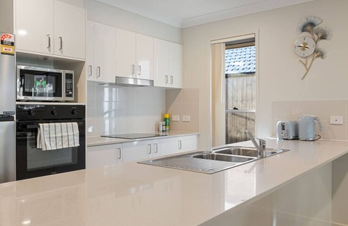 Park Ridge House | Modern 5BR Family Home in Peaceful Park Ridge