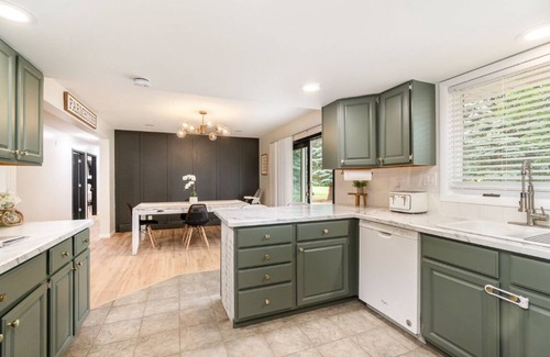 Bay City House | Modern 5BR House, Long Term, Large Groups, Bachelorette Parties, Handicap,Family