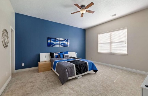 Cloverleaf House | Modern 6 Bedroom with Tons of Games