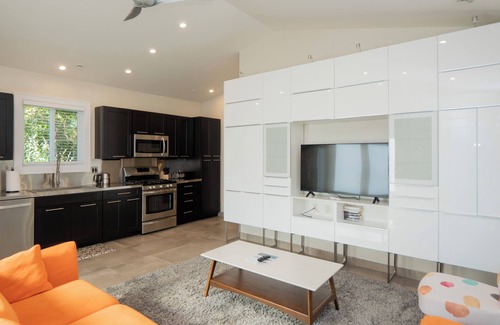 Middletown House | Modern and cool cottage close to pebble beach!
