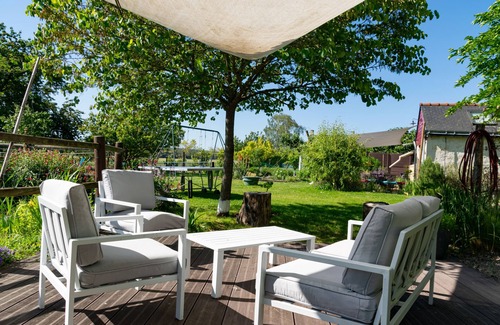 Vernantes House | Modern and independent family garden room.