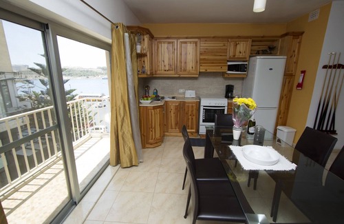 Sliema Apartment | Modern and open-plan fun apartment with jacuzzi spa and seaviews of harbour