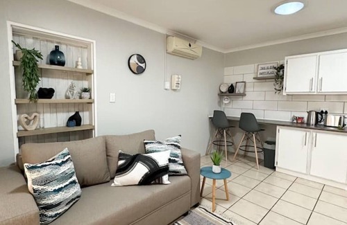Langenhoven Park House | Modern and Serene 1 bedroom house in Bloemfontein