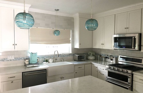 Marin City Boat Rental | Modern and Spacious 2 Bedroom Houseboat Living