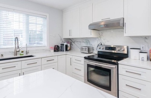 Pierrefonds-Roxboro House | Modern and Spacious Townhouse