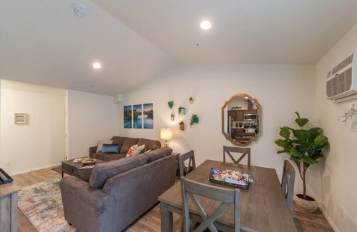 Spokane Valley Apartment | Modern and Stylish, KING bed, Wifi, FREE Parking!