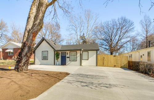 Olathe House | Modern and Stylish Olathe Home in Prime Location