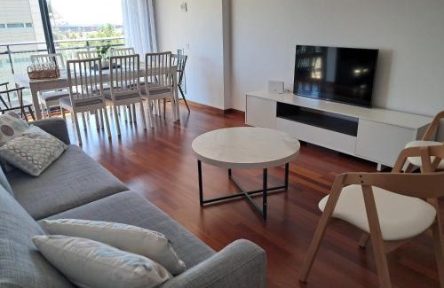 Sant Adria de Besos Apartment | Modern apartment, with parking, close to the beach!