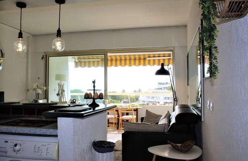 Villeneuve Loubet Beach Apartment | Modern Apartment, Sleeps 4, Air-Conditioned with Parking