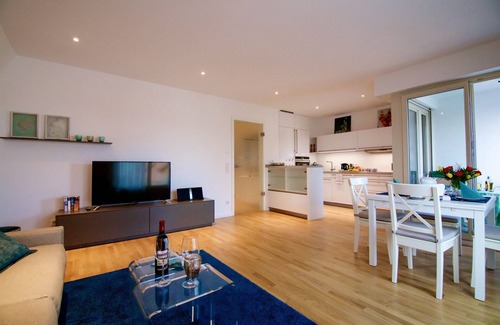 City Centre Regensburg Apartment | Modern apartment (62sqm) with loggia and balcony