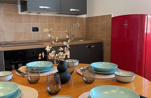 Roe Apartment | Modern Apartment 7 Minutes from Salò - Comfort and Style for Your Holiday!
