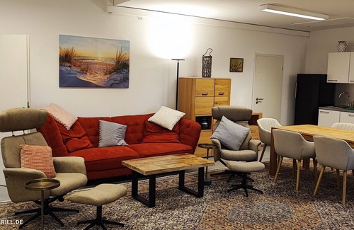 Veitshoechheim Apartment | Modern apartment (123m²) near Würzburg with WLAN parking lot Grill+ 75 inch TV