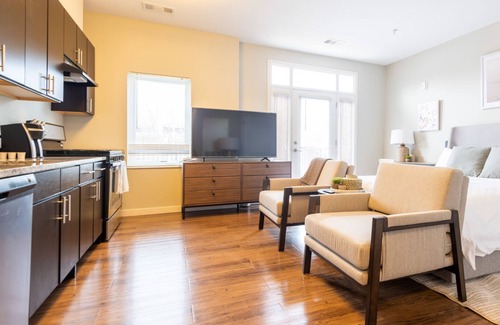 Windsor Apartment | Modern Apartment in Prime Location (ID8475X33)