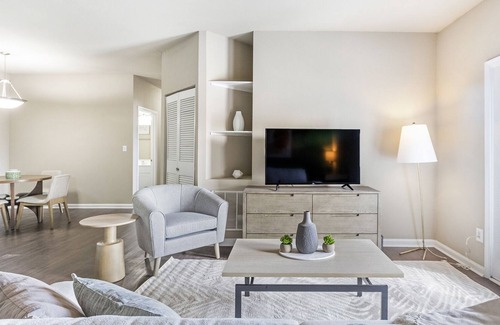 Fort Wayne Apartment | Modern Apartment in Prime Location (ID8693X2)