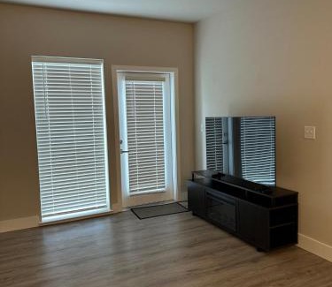 Prairie Point-Wildberry Apartment | Modern Apartment min from MCI