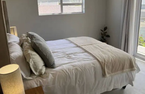 Sandbaai Apartment | Modern apartment near the beach
