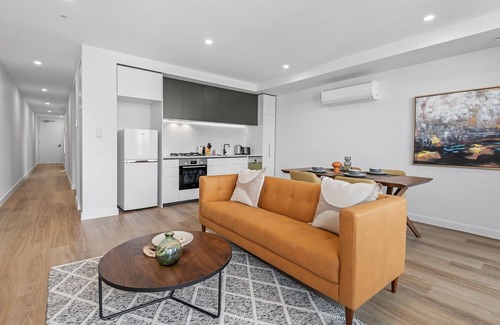 Heidelberg Apartment | Modern Apartment on Burgundy Precinct & Parklands