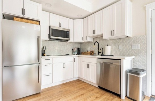 Maple Valley Apartment | Modern apartment with AC, HotTub and Private Deck