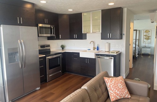 Downtown Omaha Apartment | Modern Apartment Walk to Old Market