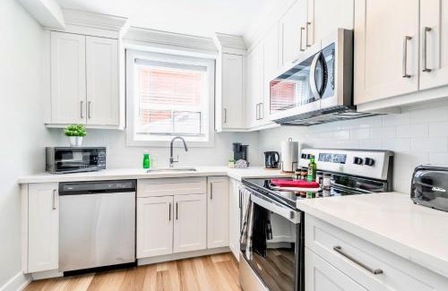 Hamilton Apartment | Modern Apt in Corktown Hamilton
