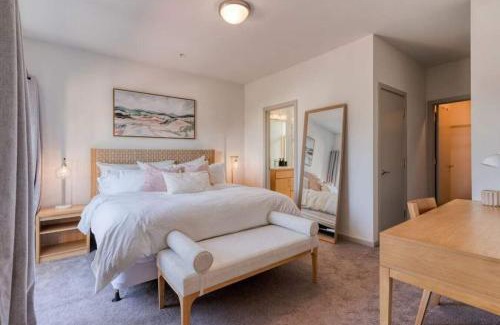 Loyal Heights Apartment | Modern Ballard Townhome with Rooftop Views