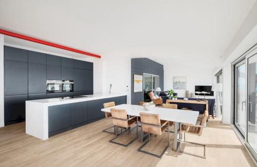 Lancing Apartment | Modern beach apartment